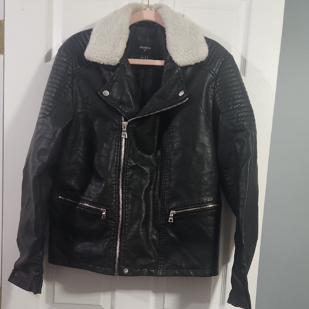 Forever 21 Black Faux Leather Jacket with Cream Sherpa Collar - Men's